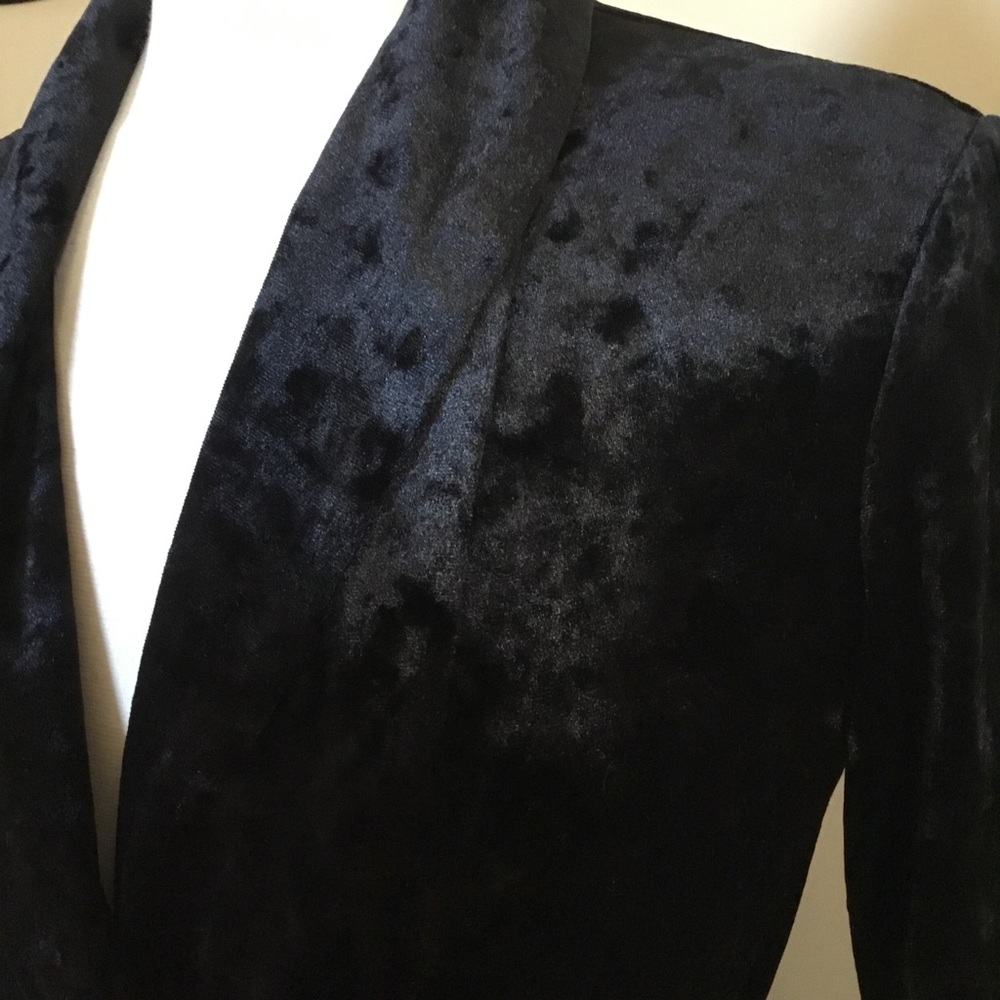 Wayf La Roux Black Velvet Belted Robe - Picture 6 of 11